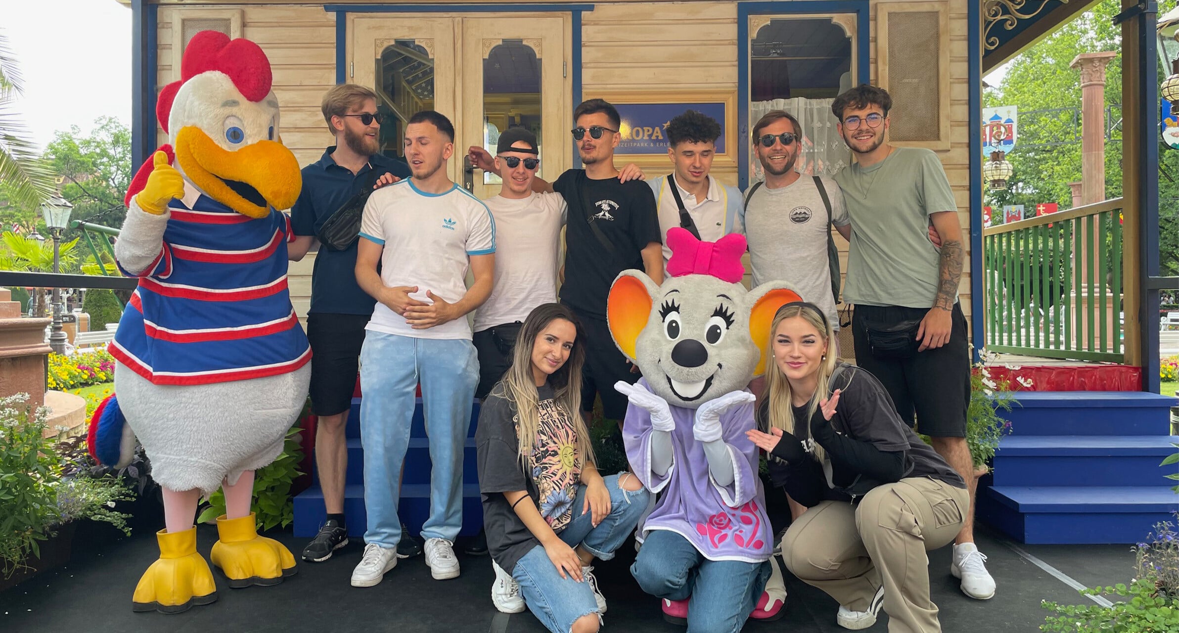 Gruppenfoto der Schülerinnen und Schüler im Europapark