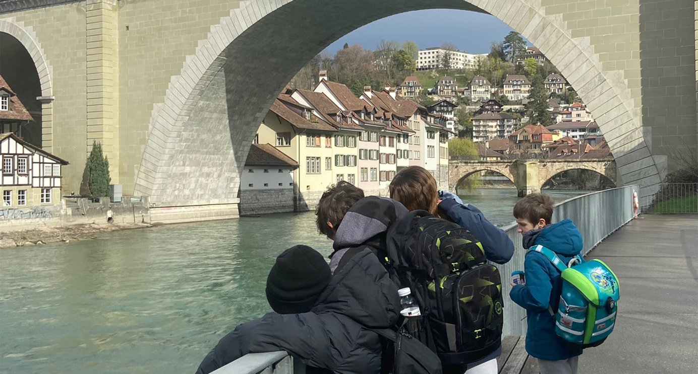Schülerinnen und Schüler in der Stadt Bern