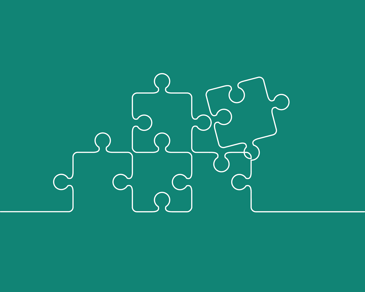 Puzzle Teile auf grünem Hintergrund