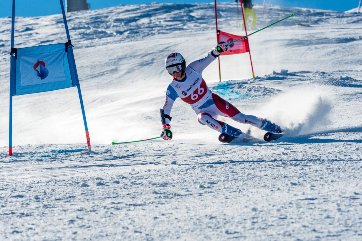 Lorin Ritschard beim Riesenslalom in Savognin, Schüler am Sportgymnasium Feusi (Foto Frederick Thomas)