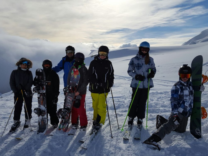 Znünipause im Scheesportlager Fiesch